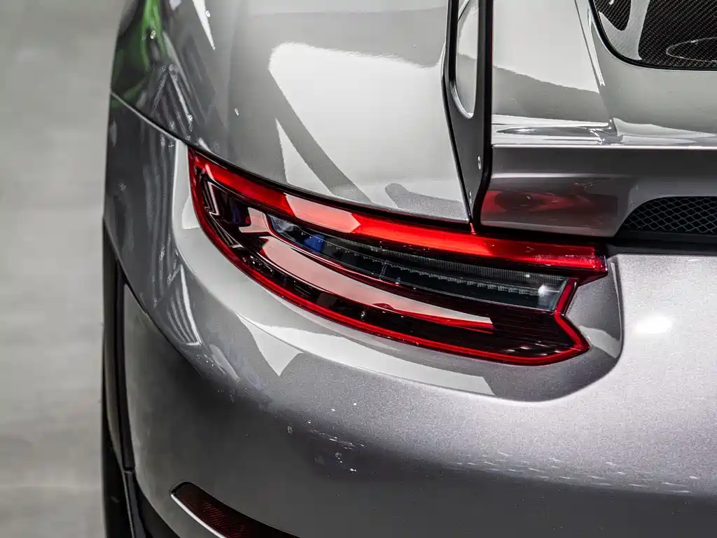 Porsche 911 2018 GT2 RS 3.8T