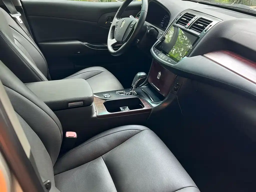 Toyota Crown 2010 2.5L Royal