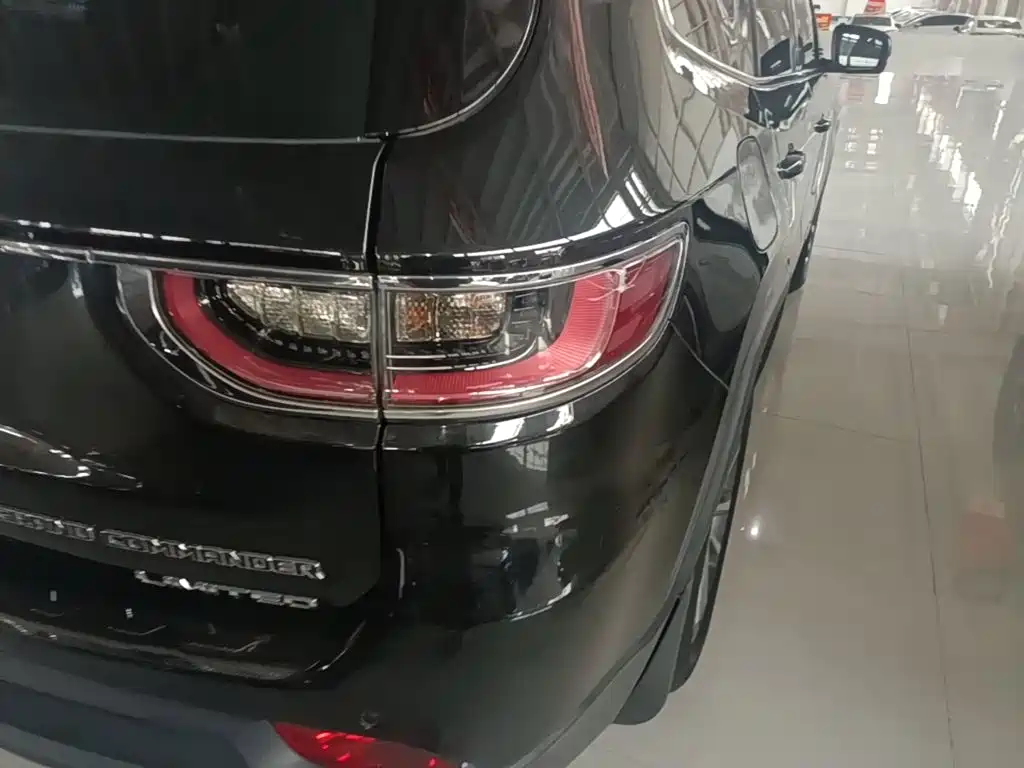 Jeep Grand Commander — миниатюра 8