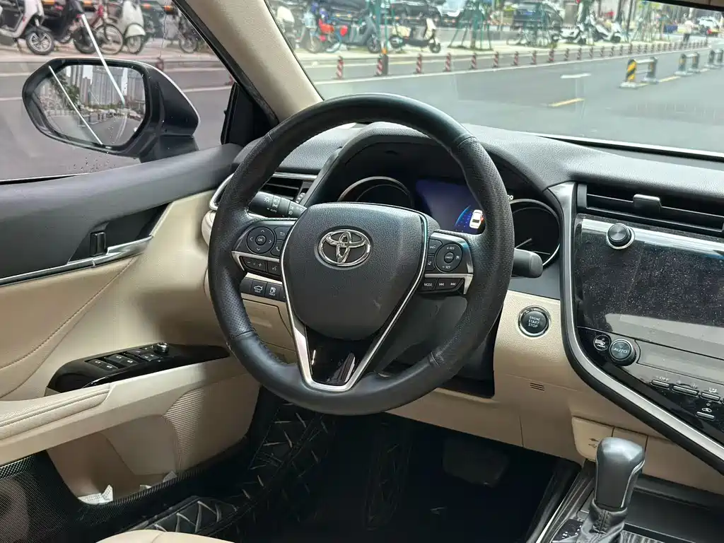 TOYOTA CAMRY