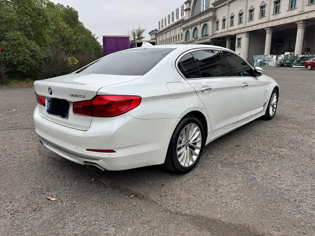 BMW 5 Series — миниатюра 7