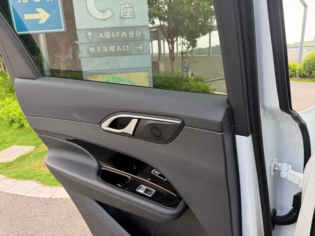 Hongqi Hongqi HS3 PHEV — миниатюра 12