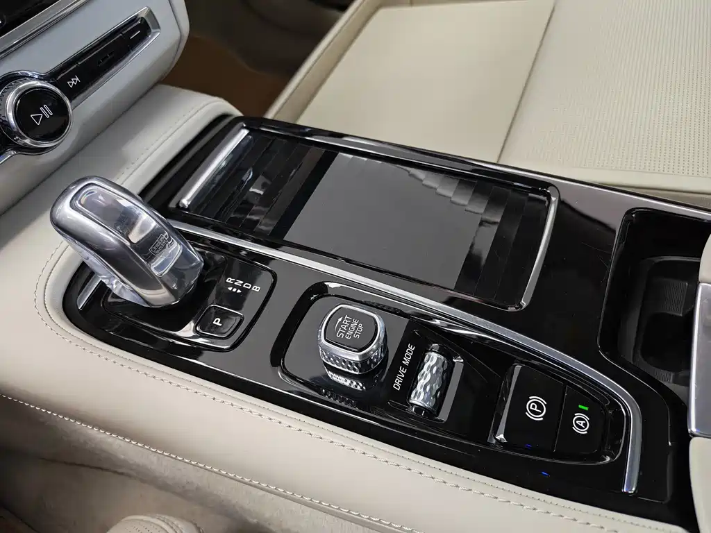 VOLVO S90 PLUG IN HYBRID