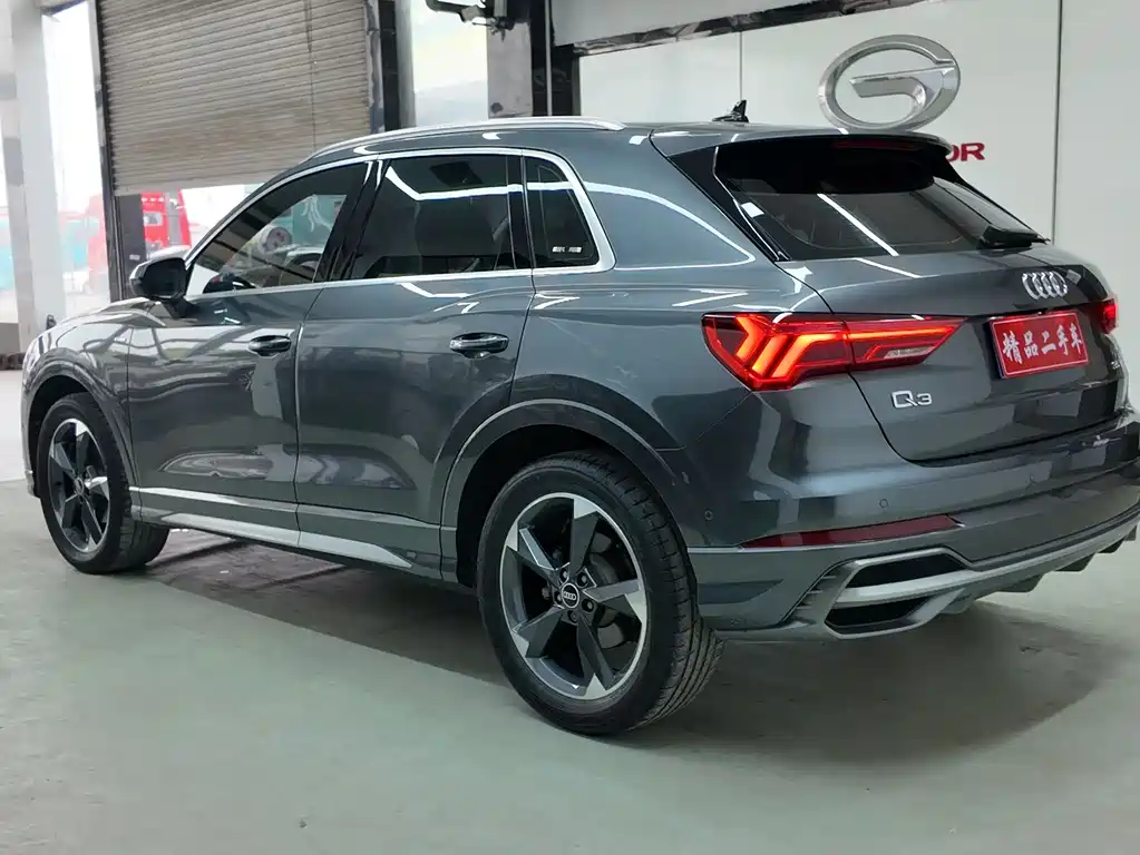 AUDI Q3