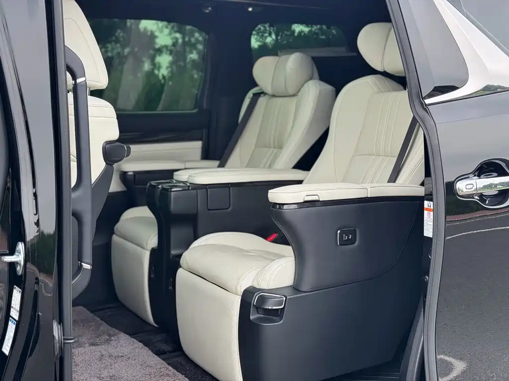 Lexus LM 2020 300h мест
