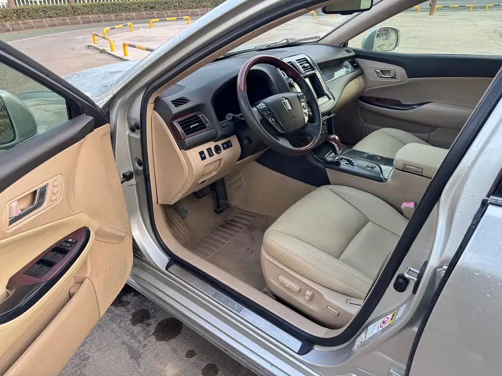 Toyota Crown 2010 3.0L Royal Saloon VIP