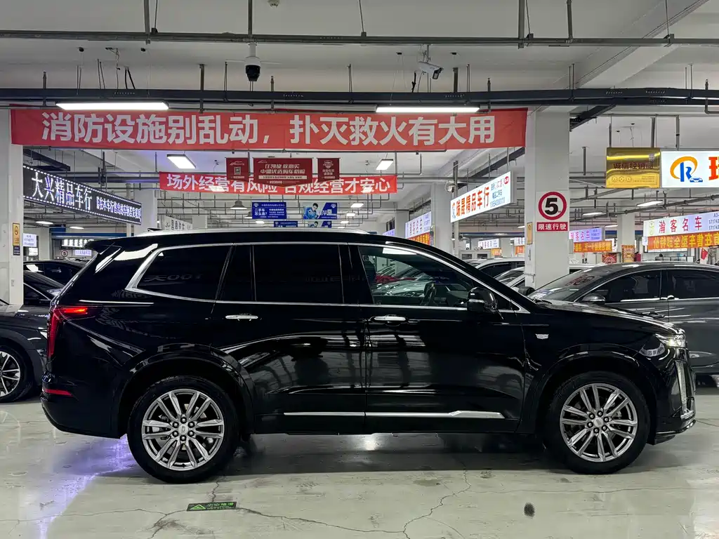 CADILLAC XT6