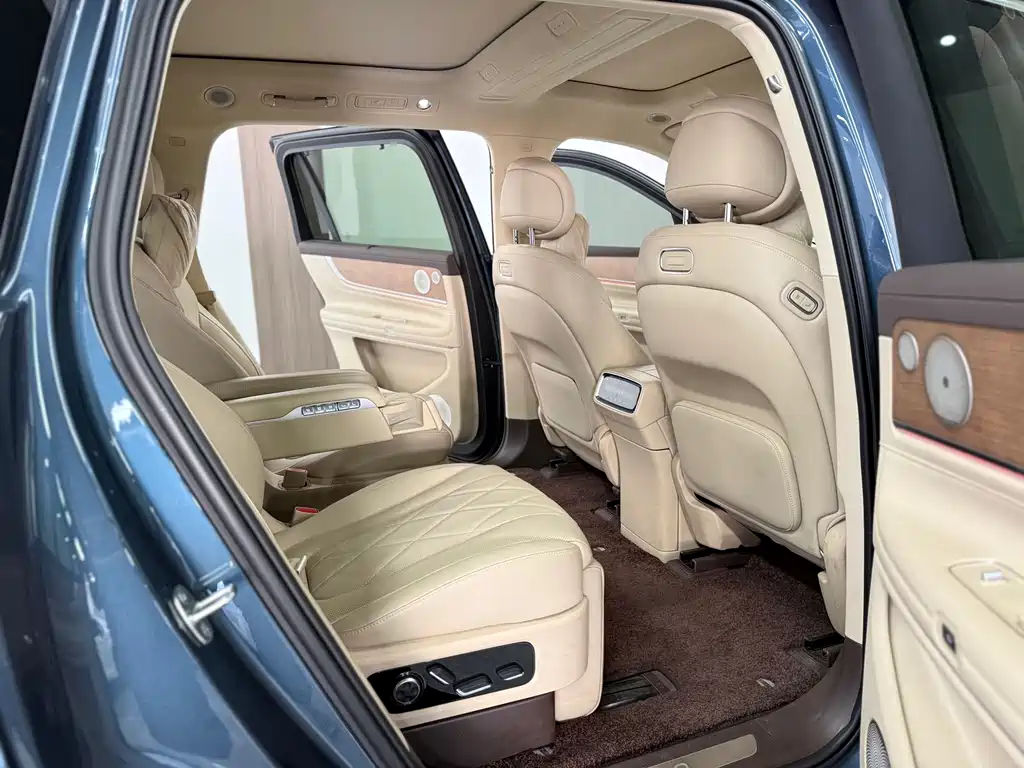 AITO ASK THE WORLD M9