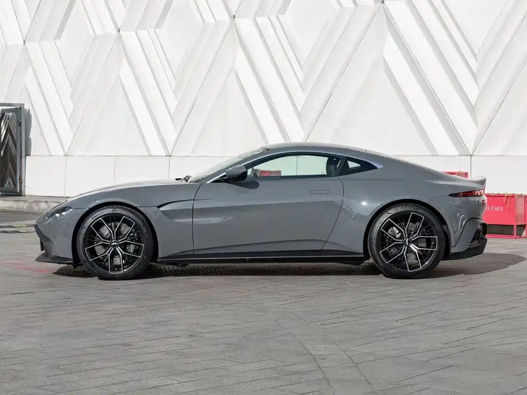 Aston Martin V8 Vantage — миниатюра 3
