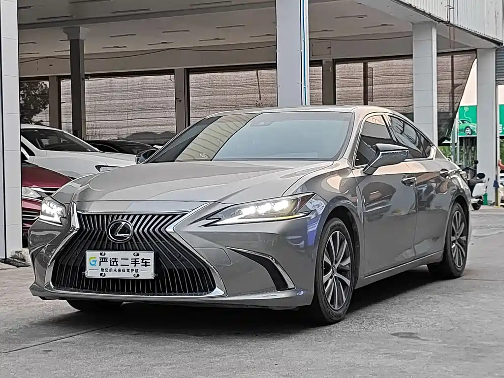 Lexus ES 2019