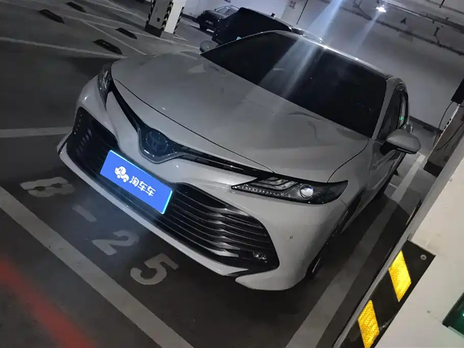 TOYOTA CAMRY
