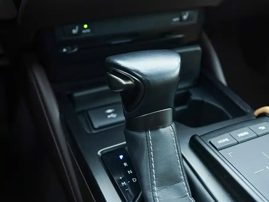 Lexus ES 2020 200
