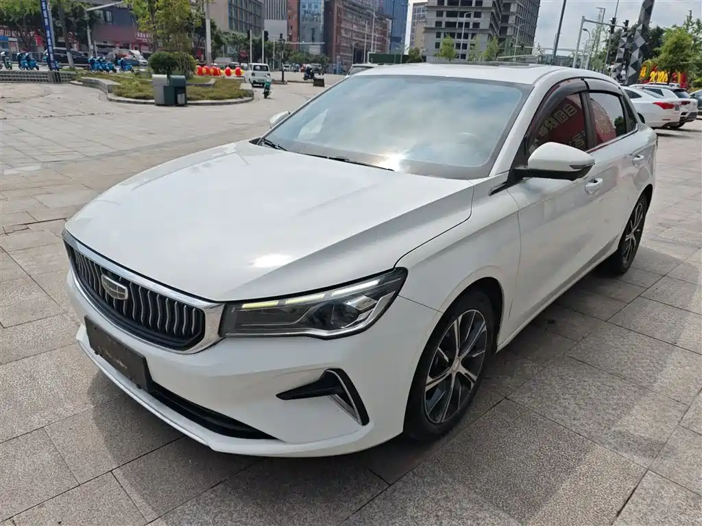 Geely Emgrand 2022