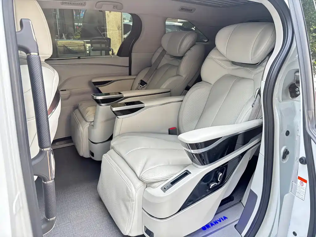 Toyota Granvia 2024 2.5L Comfort