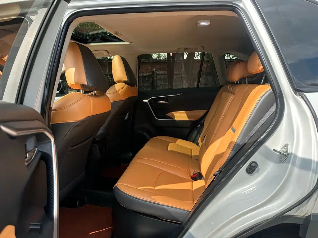 Toyota RAV4 — миниатюра 5