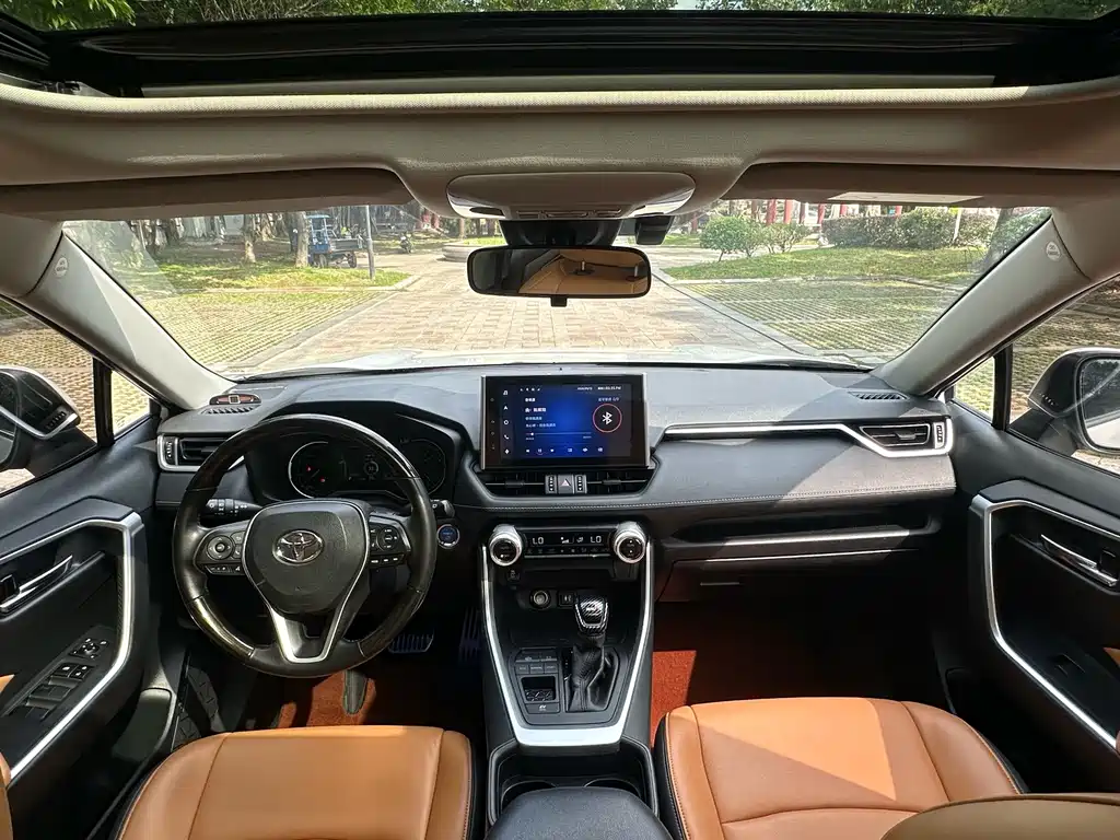 Toyota RAV4 — миниатюра 6