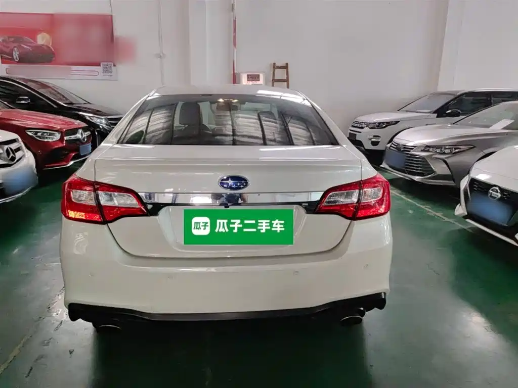 Subaru Legacy - фото 4