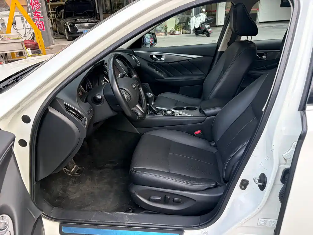 INFINITI Q50L