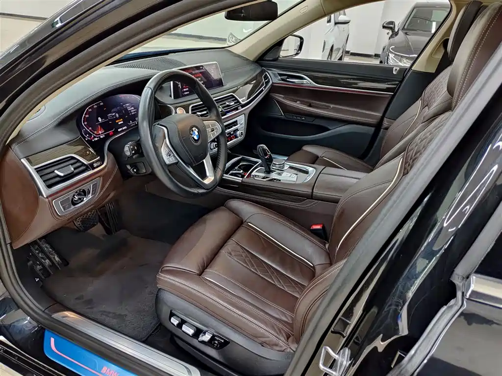 BMW 7 SERIES
