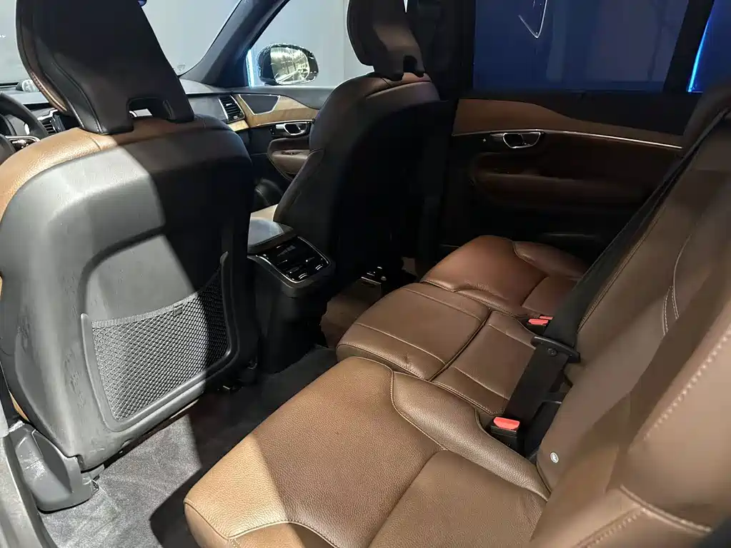 Volvo XC90 — миниатюра 11