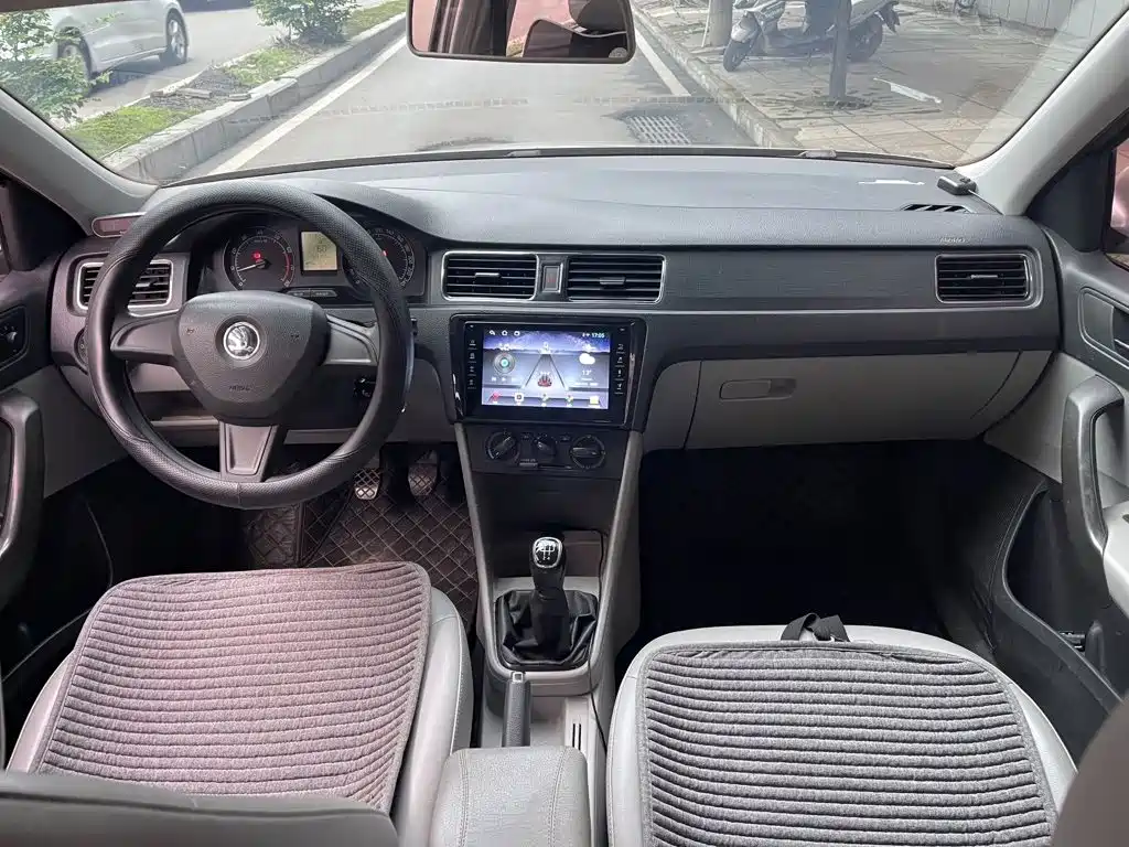 Skoda Rapid — миниатюра 3