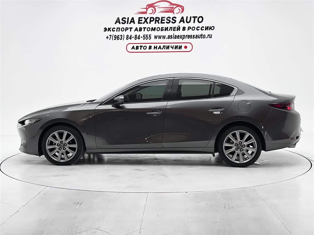 Mazda Mazda3 Axela 2.0 л 2022 г. Серебристо-серый, пробег 29200 км