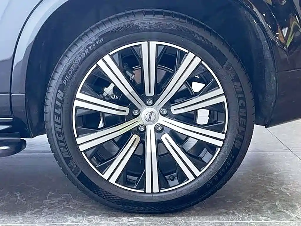 Volvo XC90 — миниатюра 9