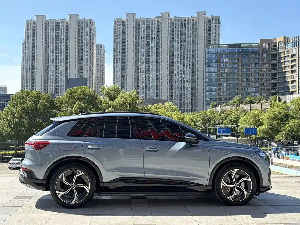 Audi Q4 e-tron — миниатюра 4