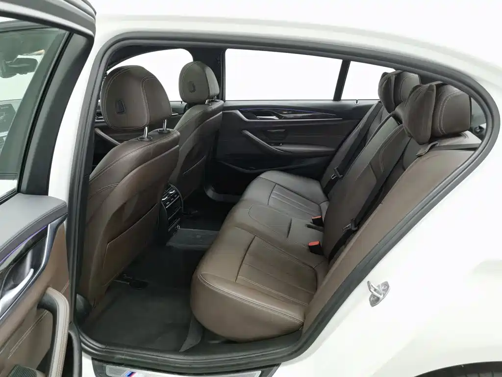 BMW 5 Series — миниатюра 15