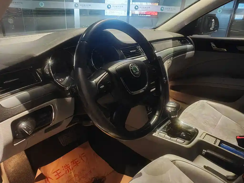 Skoda Superb — миниатюра 32