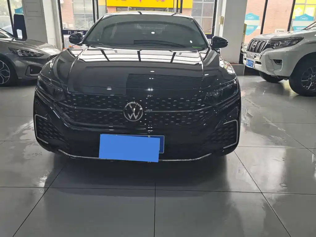 Volkswagen Passat 2024 380TSI