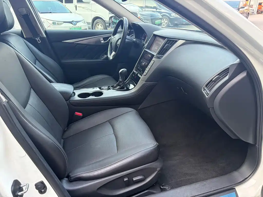 INFINITI Q50L