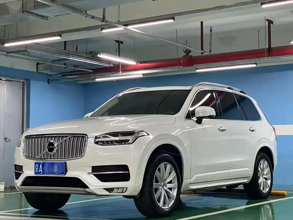 Volvo XC90 2018 T6 5 мест