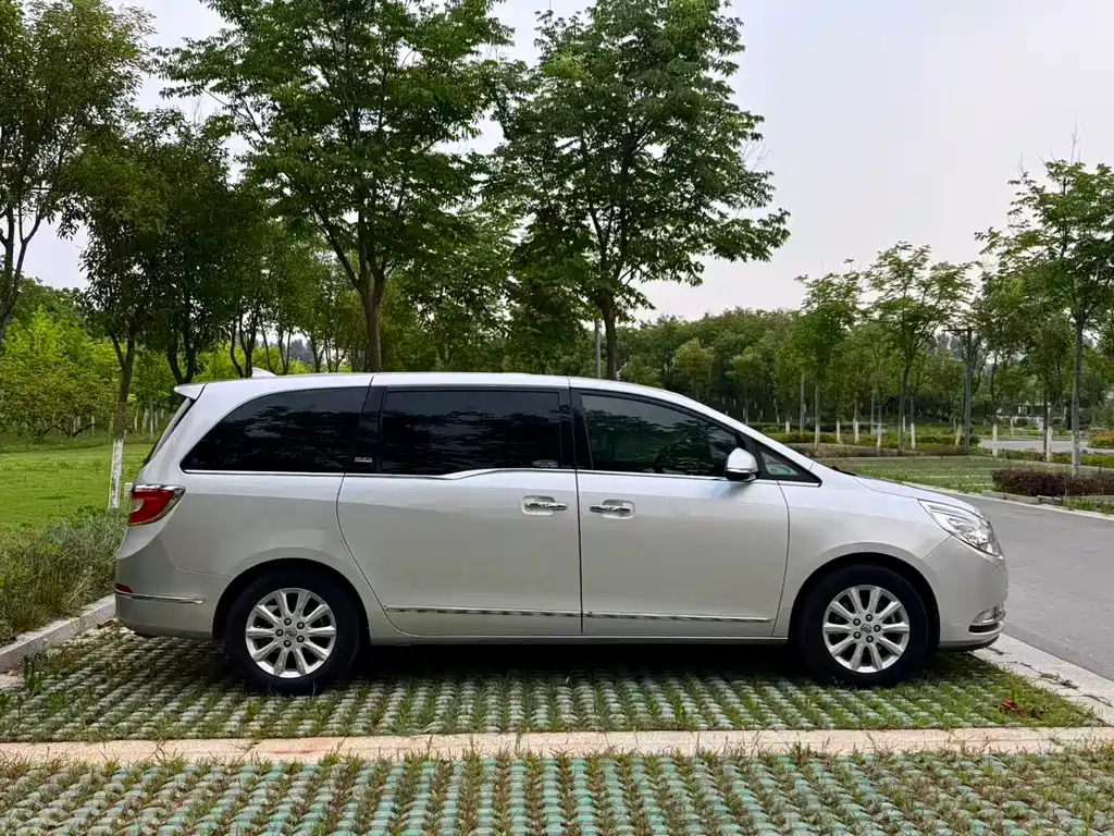 Buick GL8 2011 3.0L XT Luxury Flagship