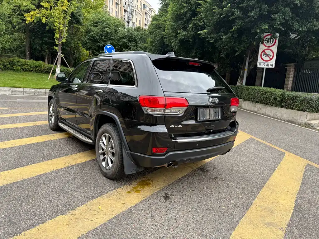 Jeep Grand Cherokee (Import) — миниатюра 9