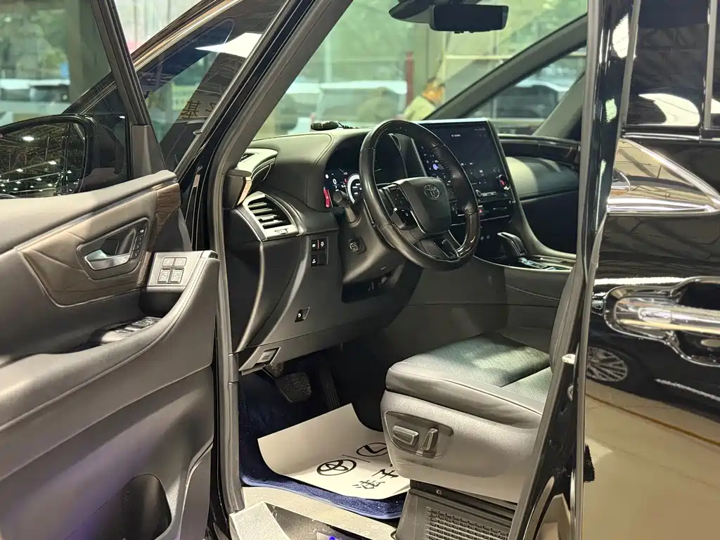 Toyota Alphard 2024 — фото 6
