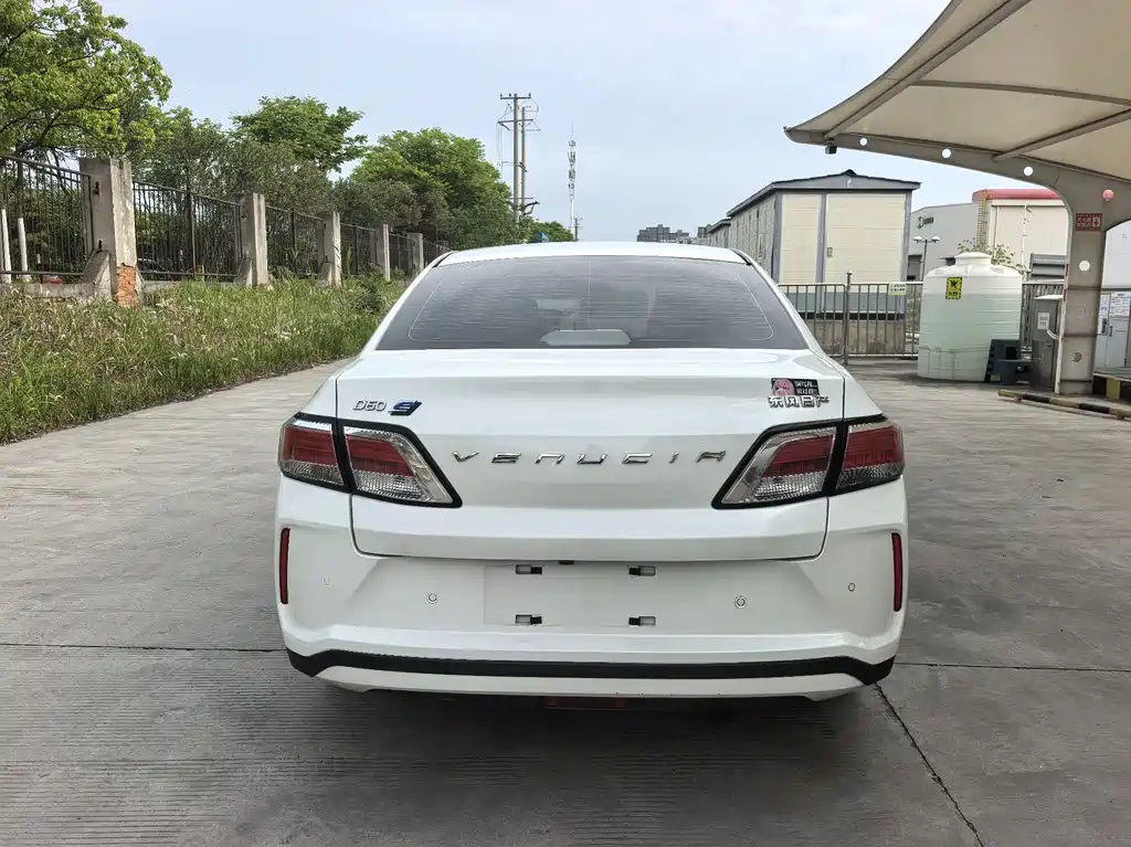 Venucia D60EV