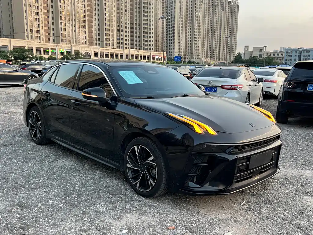 Купить Lynk & Co 03