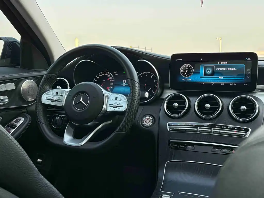 Mercedes-Benz C-Class — миниатюра 13