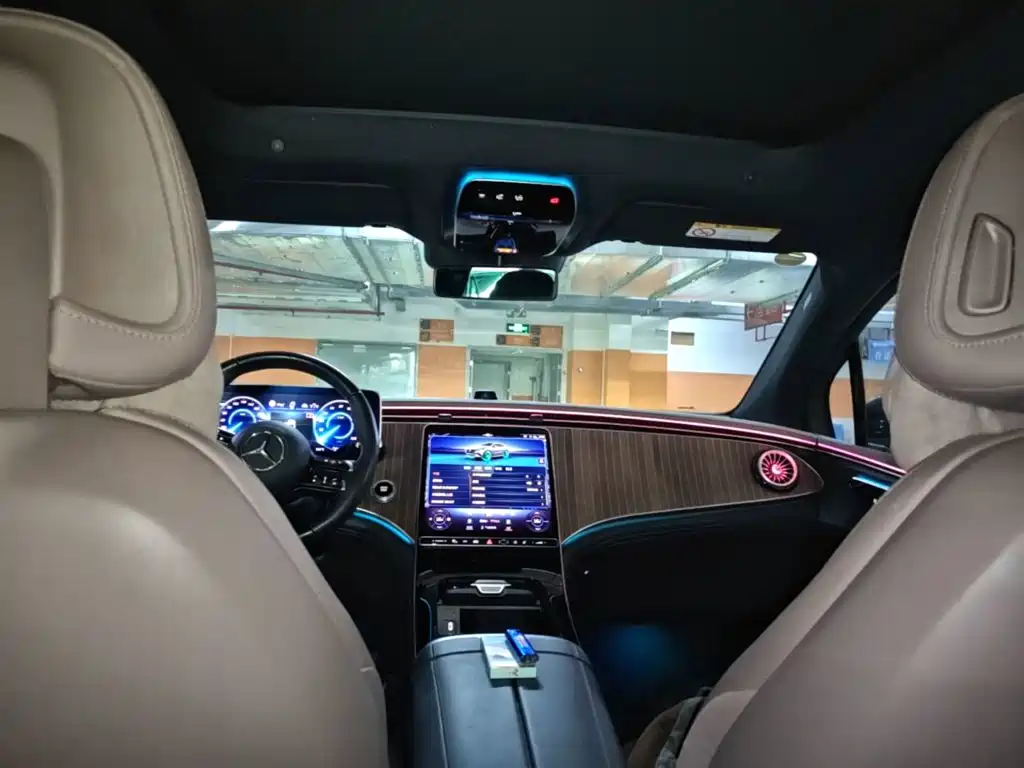 Mercedes-Benz EQE SUV — миниатюра 23