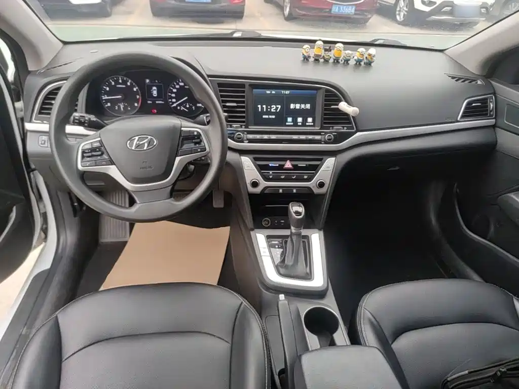 Hyundai Elantra — миниатюра 10