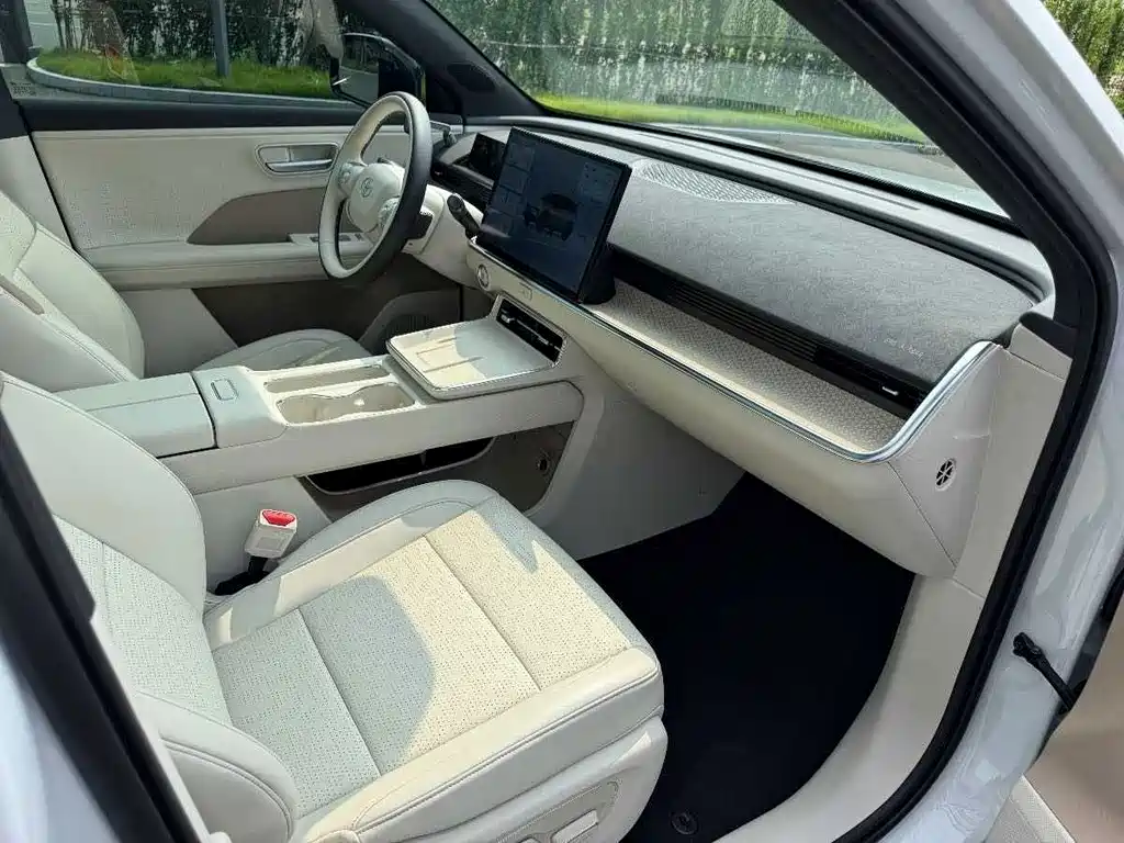Toyota bZ3X - фото 11