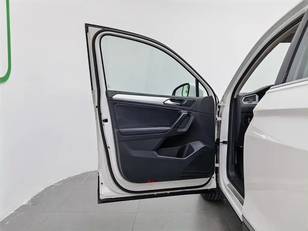 Volkswagen Tiguan L L 2021 330TSI AT Smart