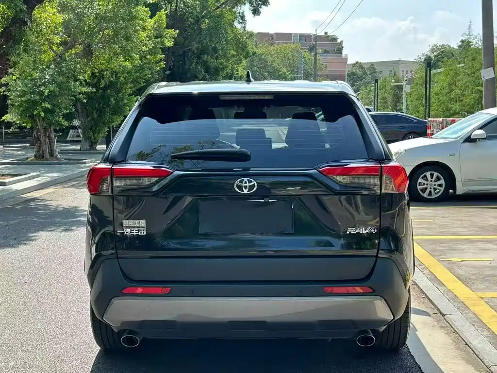 Toyota RAV4 — миниатюра 6