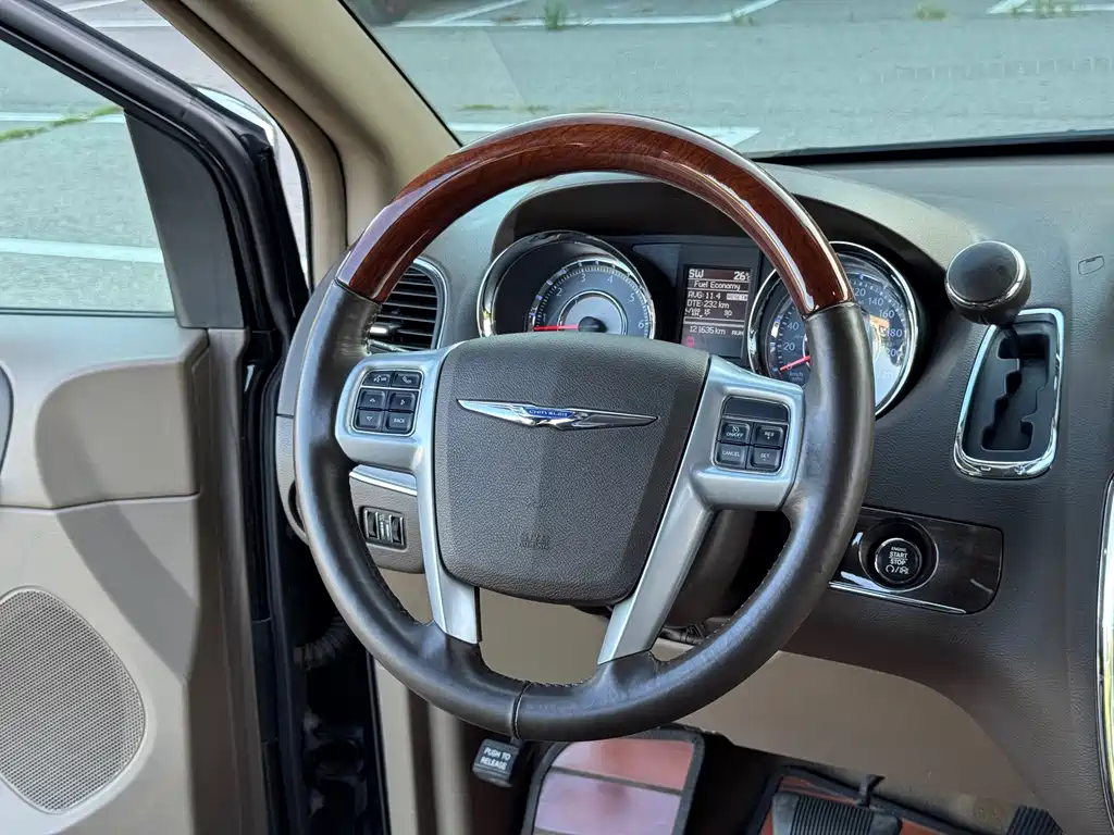 Chrysler Grand Voyager (Import) — миниатюра 11