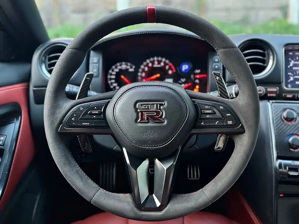 Nissan GT-R — миниатюра 9