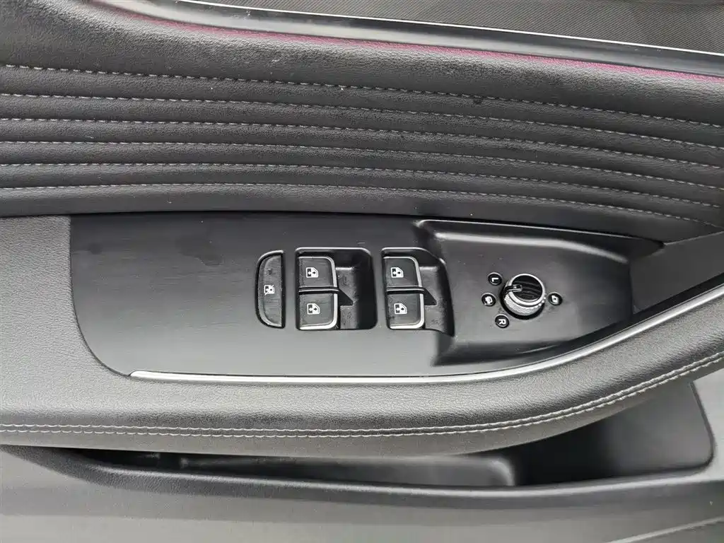 Hongqi HS5 2023 2.0T Pro