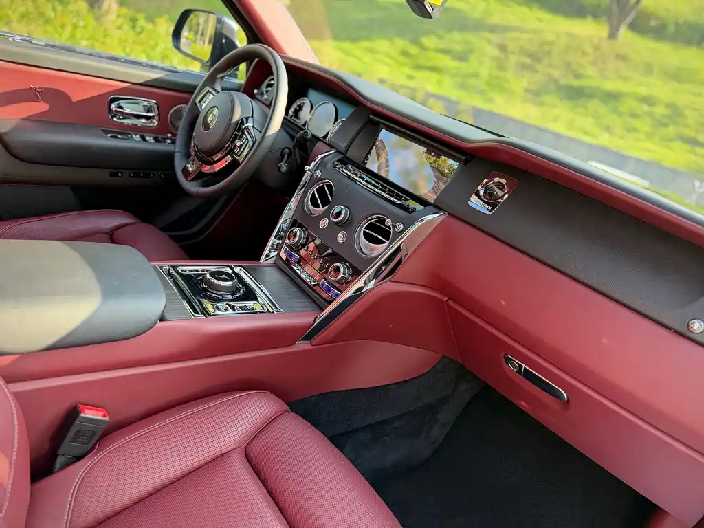 Rolls-Royce Cullinan — миниатюра 16