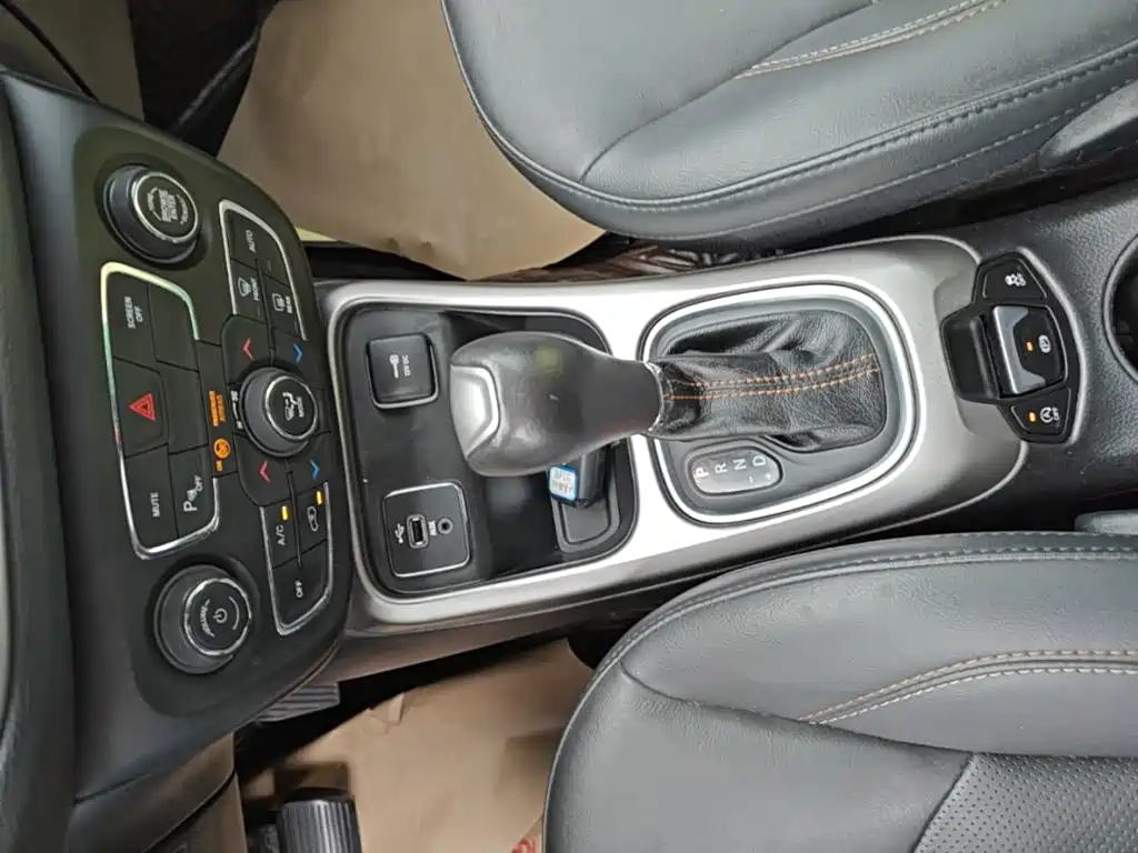 Jeep Compass — миниатюра 14