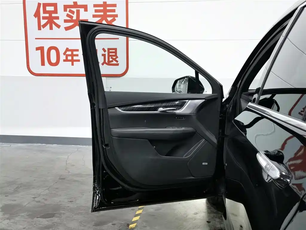 Cadillac XT6 2022 2.0T мест Luxury